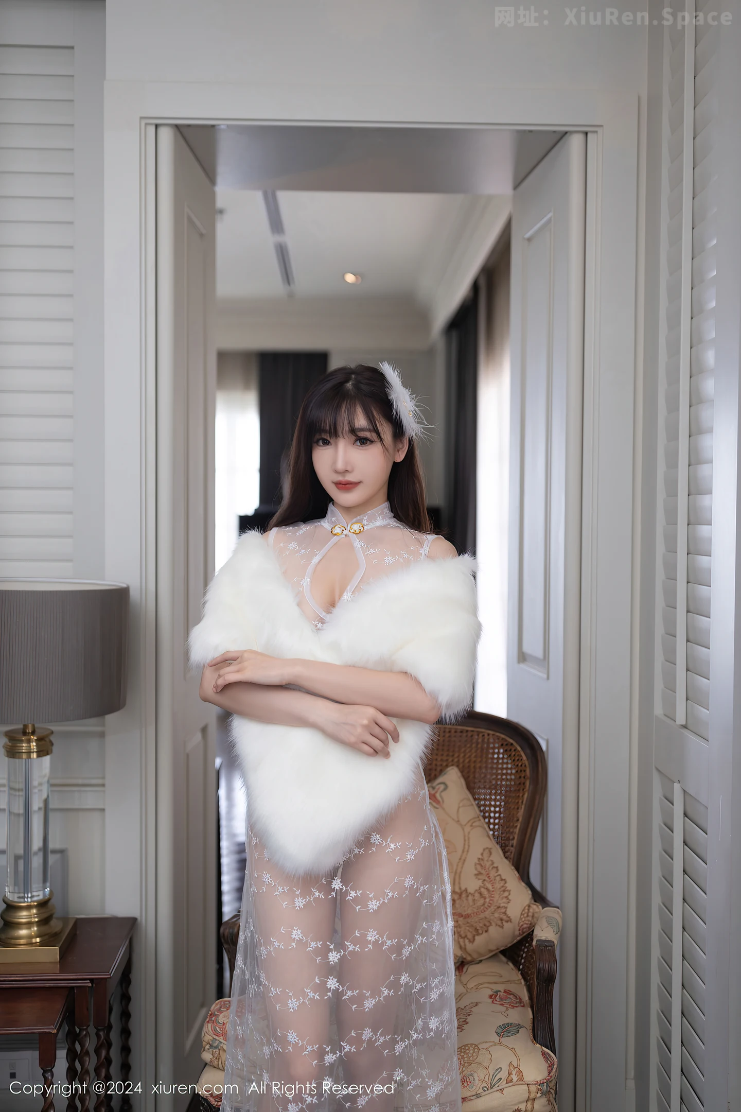 图片[2]-[XiuRen秀人网]VOL.8880 模特陆萱萱性感白色透视旗袍配超薄肉丝秀惹火身材撩人诱惑写真81P-秀人网官方网站